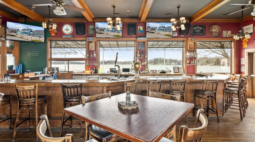 More Photos Of 511 Wilmot Ave, Twin Lakes Restaurant For Lease