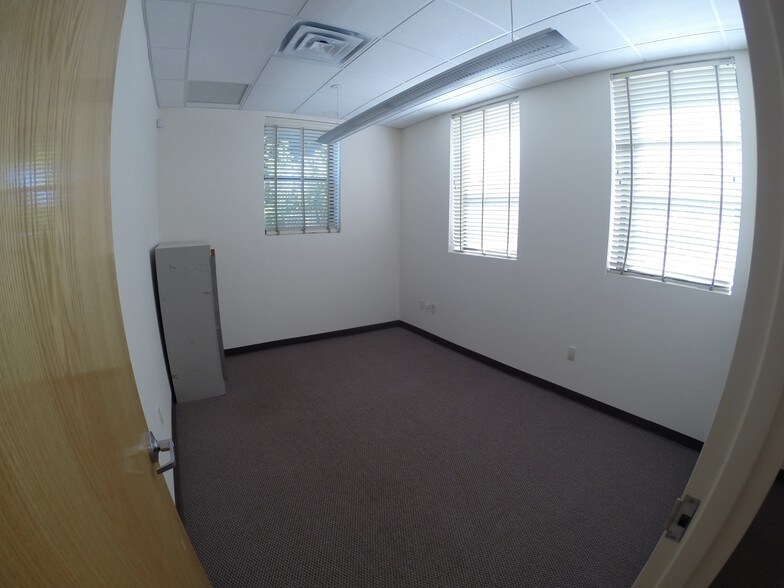 More Photos Of 35 N Tyson Ave, Floral Park Medical For Lease