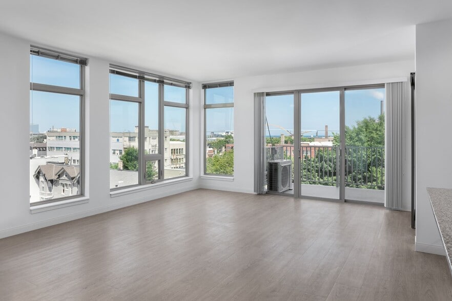 More Photos Of 211 W Mineral St, Milwaukee Apartments For Lease