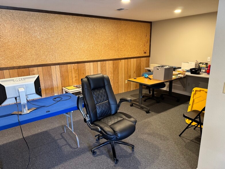 More Photos Of 33935 Highway 99E, Tangent Office For Lease