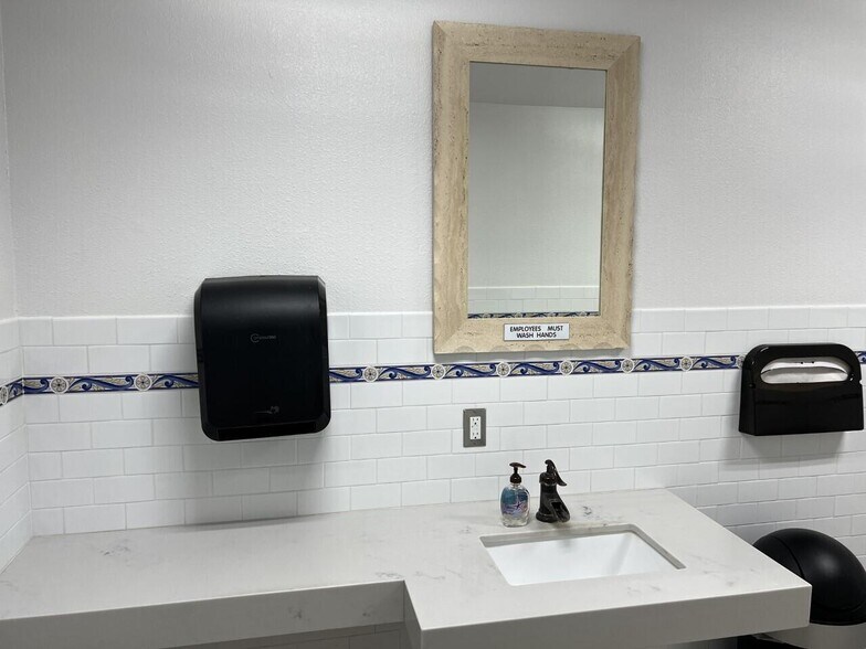 More Photos Of 281 Fernbridge Dr, Fortuna Restaurant For Sale