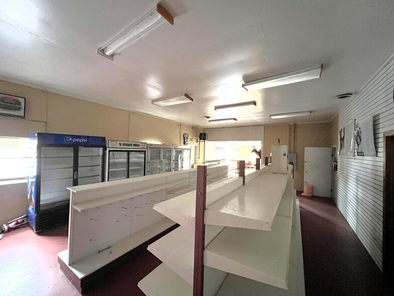 More Photos Of 854 NC-770, Mayodan Bar For Sale