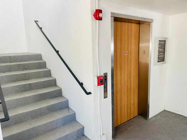 More Photos Of 2201 NE 52nd St, Lighthouse Point Medical For Sale