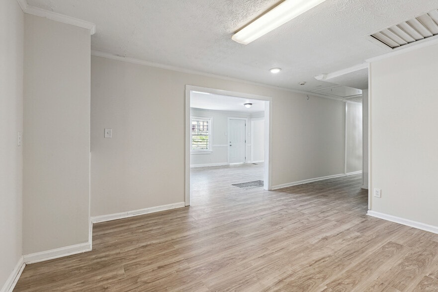 More Photos Of 401 SW Cleveland Ave, Atlanta Office Residential For Sale