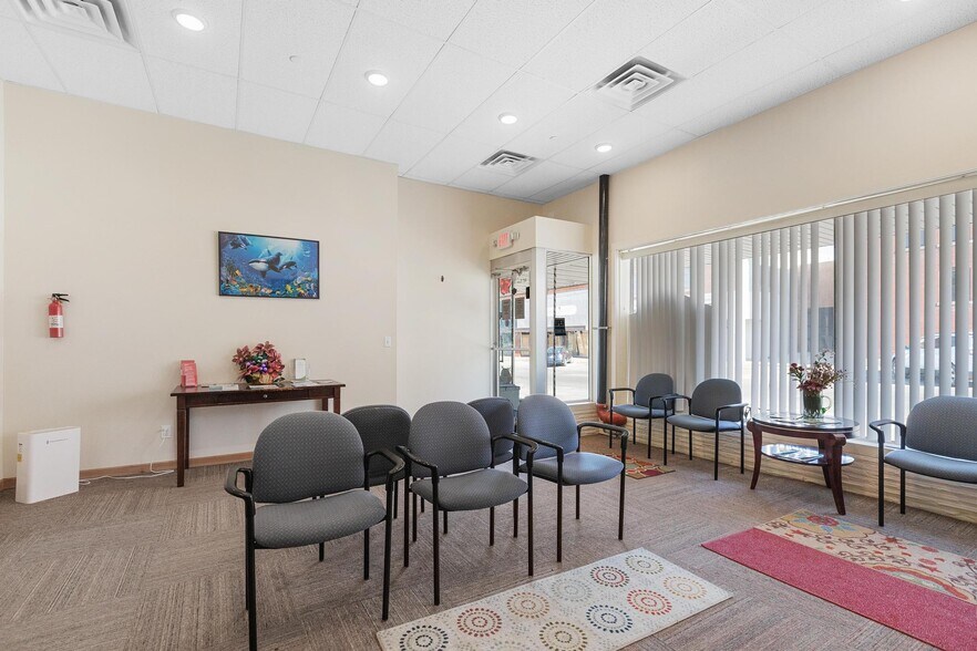 More Photos Of 307 E Main St, Knoxville Storefront Retail Residential For Sale