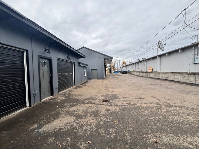More Photos Of 446 McClaine St, Silverton Warehouse For Lease
