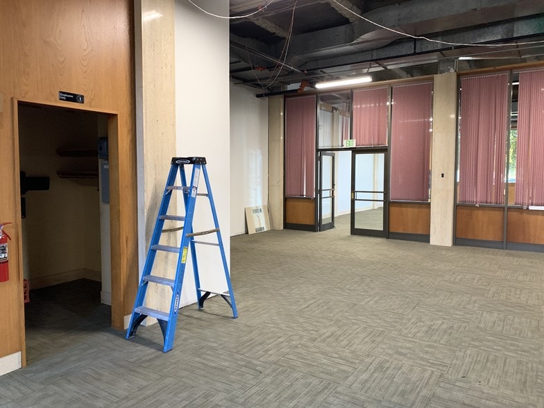 More Photos Of 4 Plaza Way, Fairhaven Bank For Lease