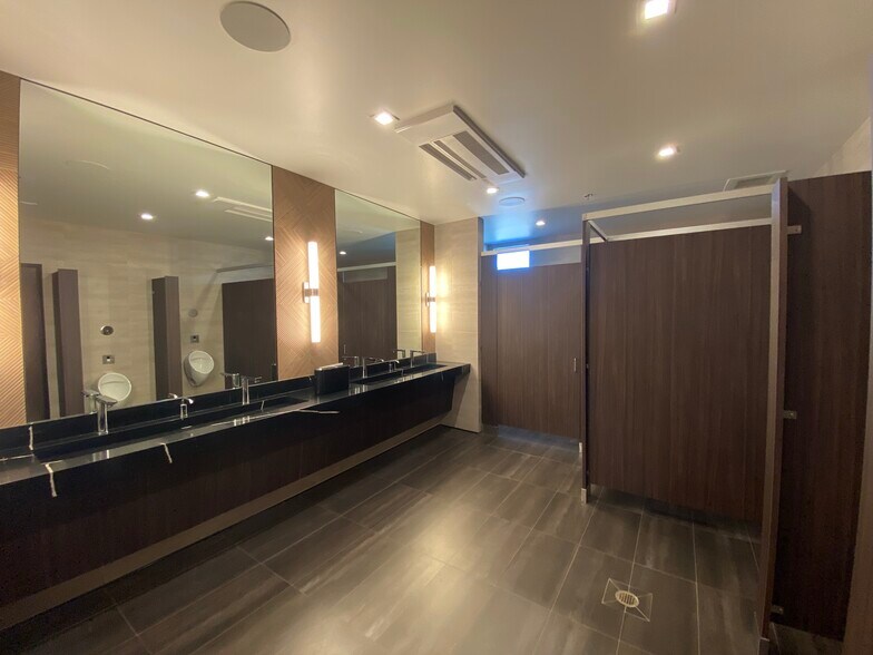 More Photos Of 2413 Pacific Coast Hwy, Lomita General Retail For Lease