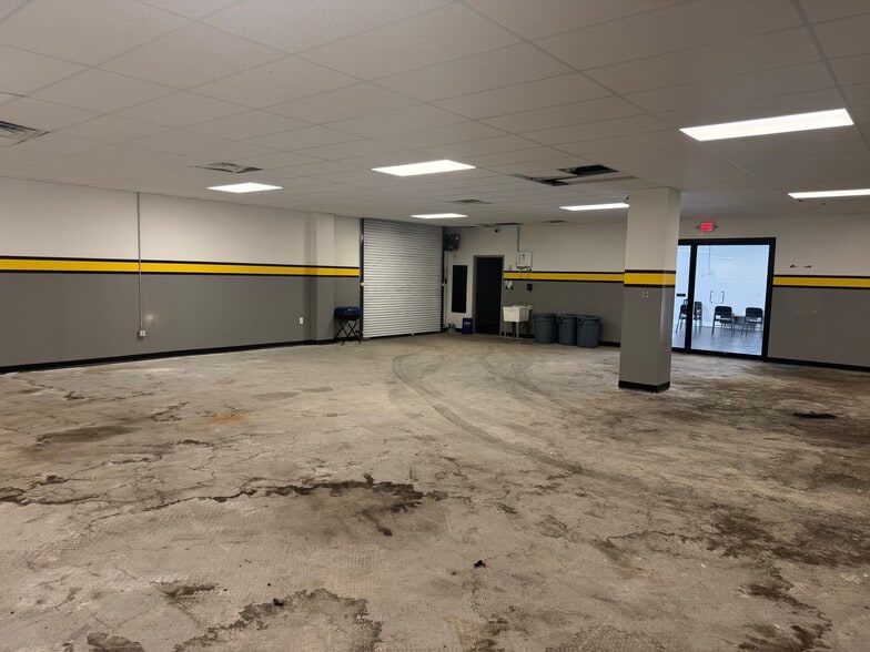 More Photos Of 3907 Baymeadows Rd, Jacksonville Storefront For Lease