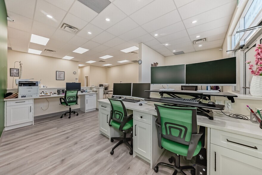 More Photos Of 2255 32 St NE, Calgary Storefront Retail Office For Lease