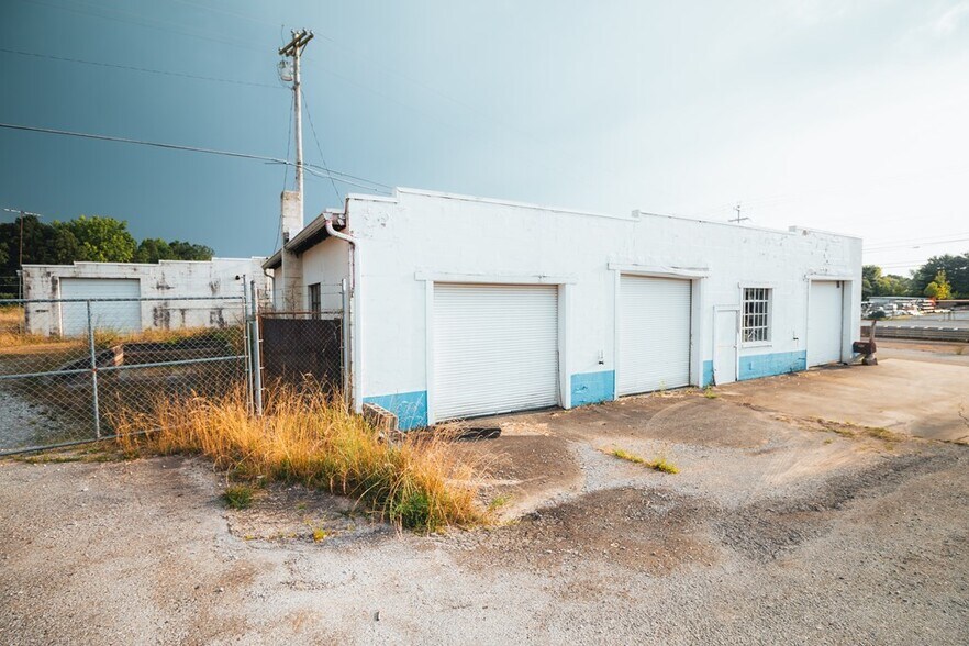 More Photos Of 1470 S Jefferson Ave, Cookeville Showroom For Sale