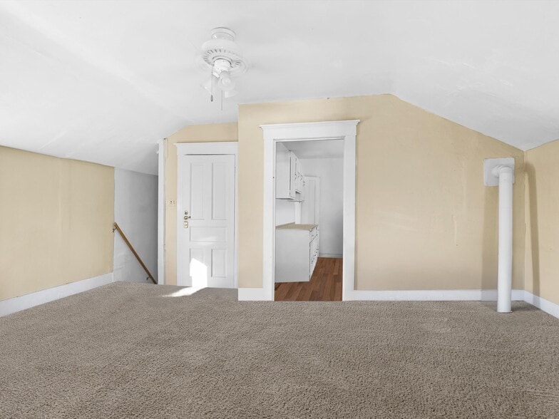 More Photos Of 914 S 10th St, Manitowoc Storefront Retail Residential For Sale