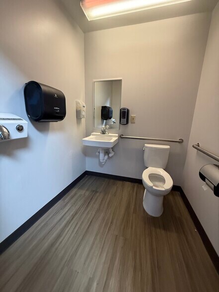 More Photos Of 369 Bill France Blvd, Daytona Beach General Retail For Lease