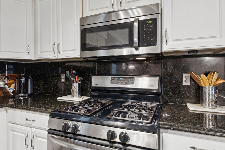 More Photos Of 8463 Beach Blvd, Jacksonville Freestanding For Lease