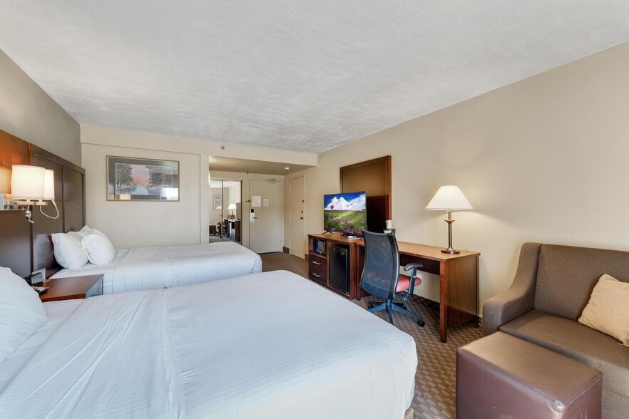 More Photos Of 1450 S Auto Mall Dr, St George Hotel For Sale