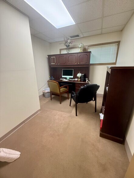 More Photos Of 1814 Hospital Dr, Jackson Healthcare For Sale