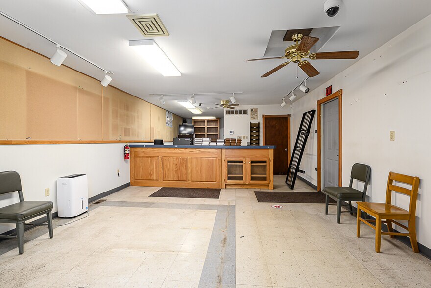 More Photos Of 306 Main St, Linwood Flex For Sale