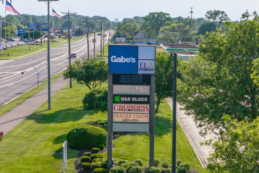 More Photos Of 5072-5096 Corunna Rd, Flint Unknown For Lease