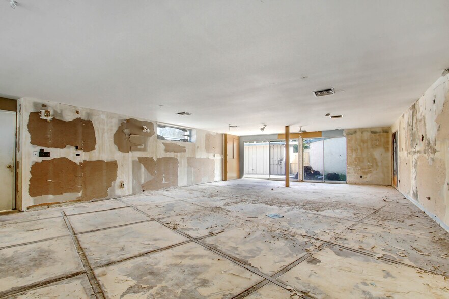 More Photos Of 4950 Wilshire Blvd, Los Angeles Office For Sale