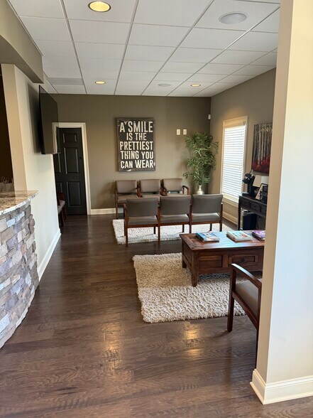 More Photos Of 670 Johnson Ferry Rd, Marietta Medical For Lease