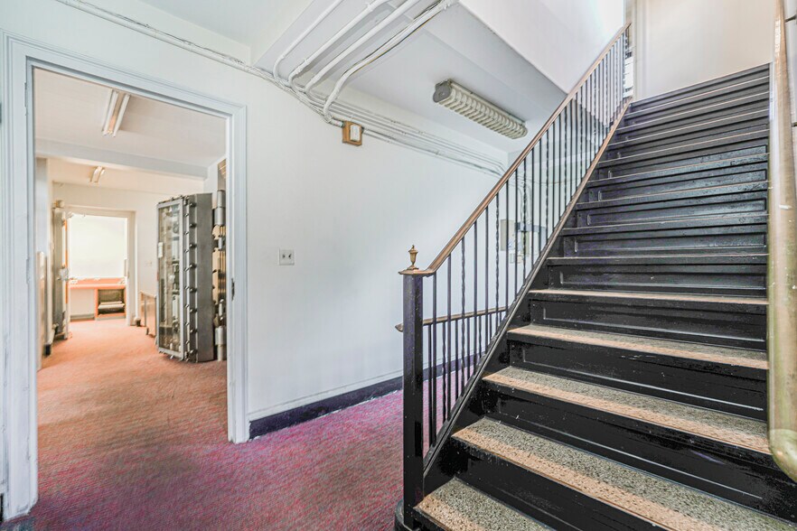 More Photos Of 257 New Dorp Ln, Staten Island Bank For Sale