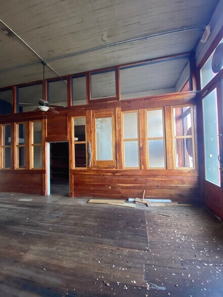 More Photos Of 116 Courthouse Sq, Edgefield Storefront For Lease