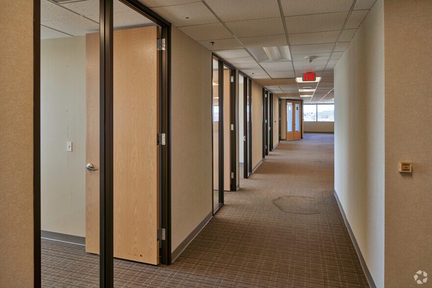 More Photos Of 888 W Big Beaver Rd, Troy Office For Lease