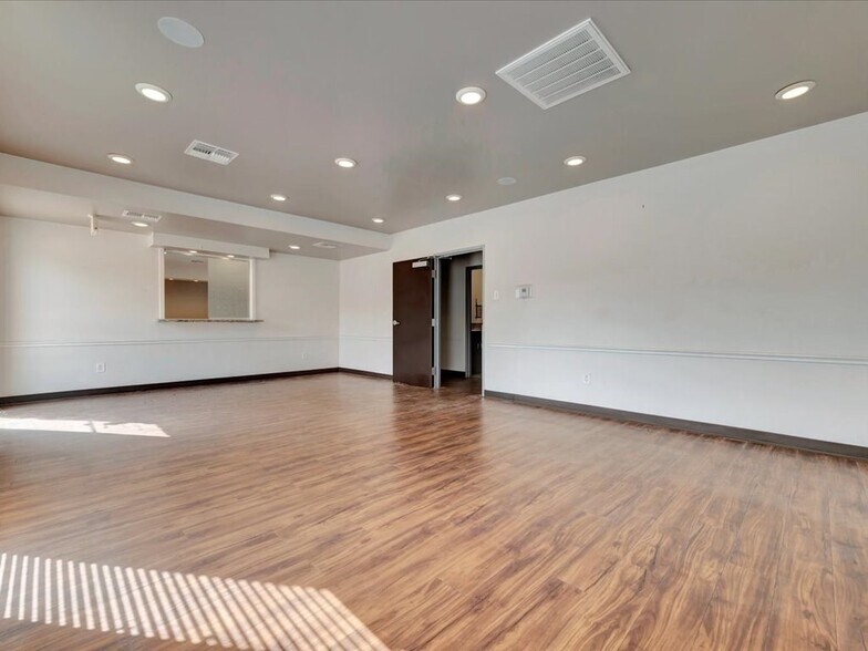 More Photos Of 1702 E Denman Ave, Lufkin Medical For Lease