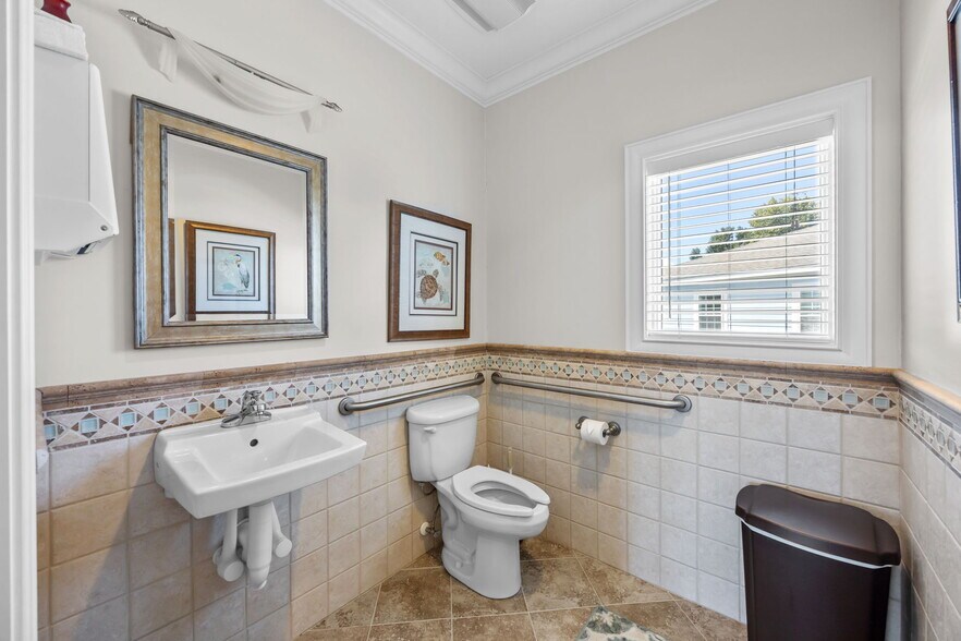 More Photos Of 8468 Caratoke Hwy, Powells Point Bank For Lease