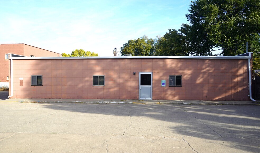 More Photos Of 118 E 2nd St, Miller Office For Sale