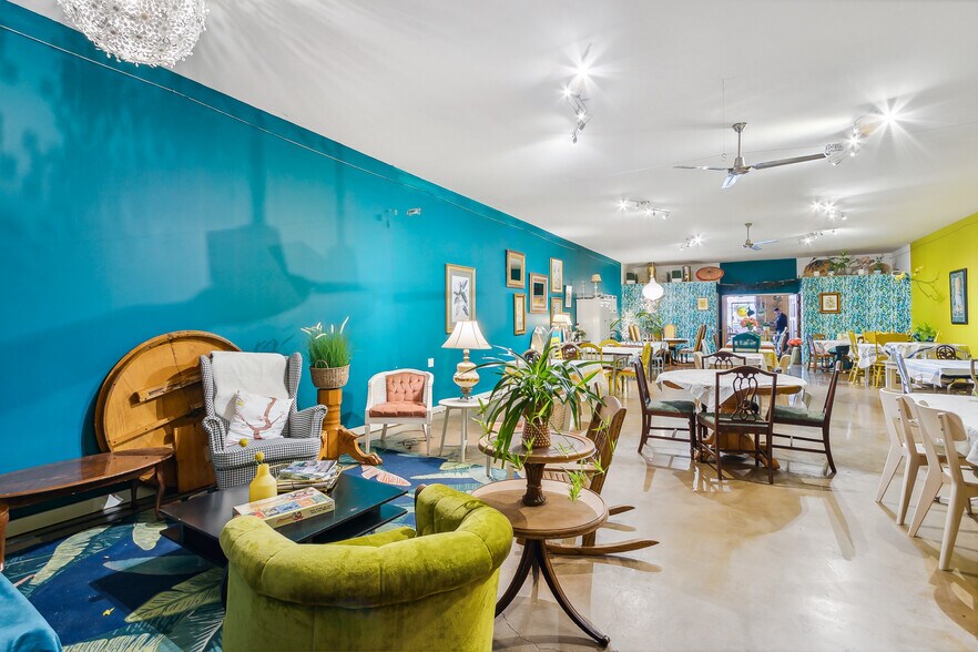 More Photos Of 103 Main St N, Aurora Restaurant For Sale