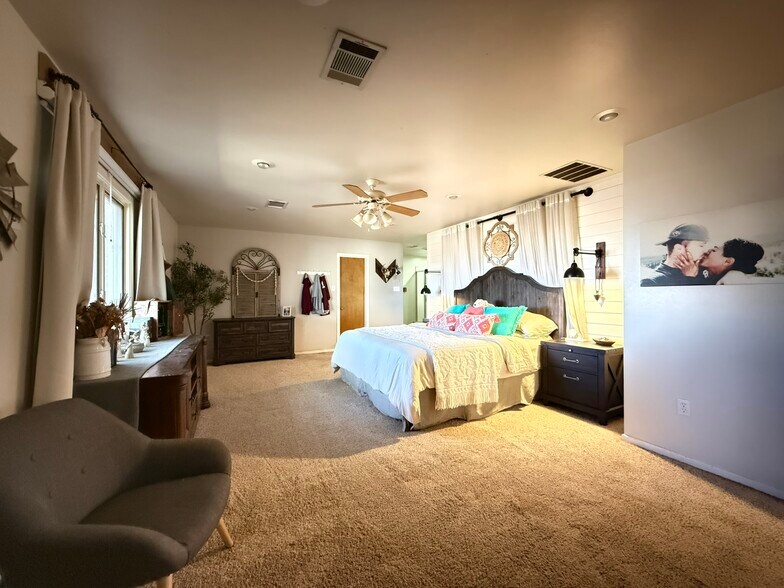 More Photos Of 9506 F M 835, Slaton Sports And Entertainment For Sale