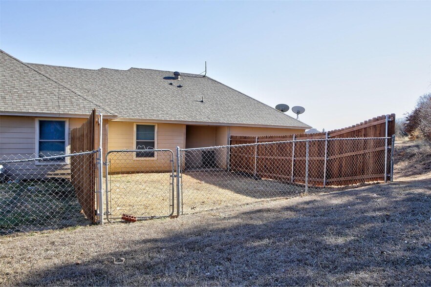 More Photos Of 141 Lindas Creek Ln, Weatherford Multifamily For Sale