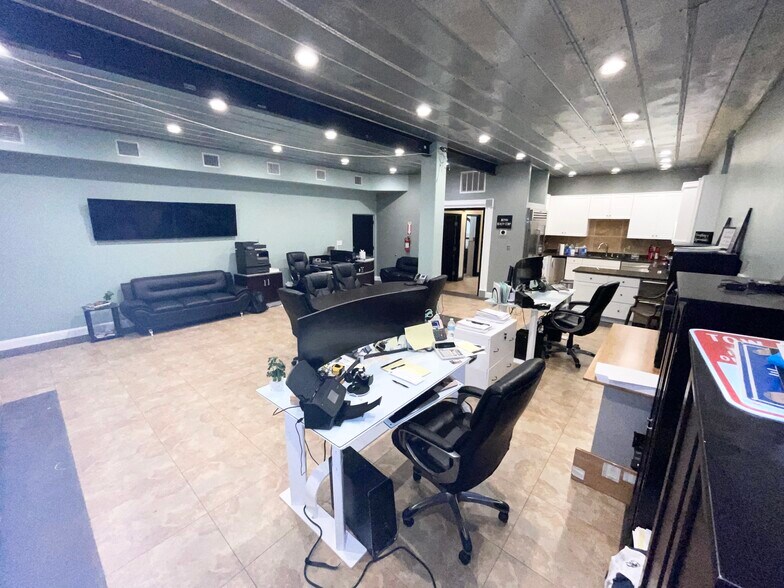 More Photos Of 1155 NE Cleveland St, Clearwater Office Residential For Lease