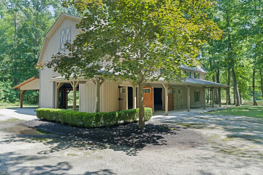 More Photos Of 5455 Plantation Rd, Sunbury Lodge Meeting Hall For Sale