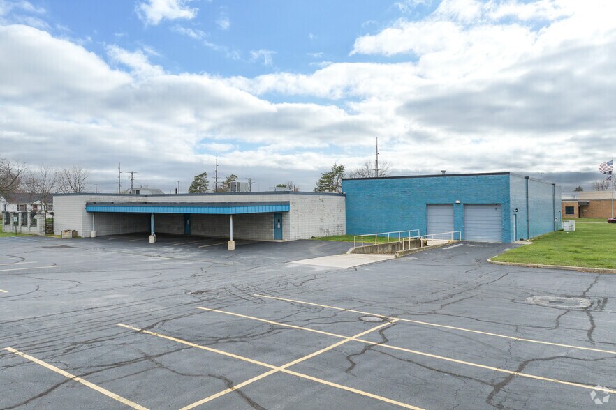 More Photos Of 300 E Poe Rd, Bowling Green Light Distribution For Lease