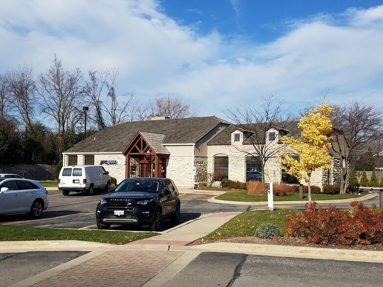 More Photos Of 2595 Waukegan Rd, Bannockburn Bank For Lease