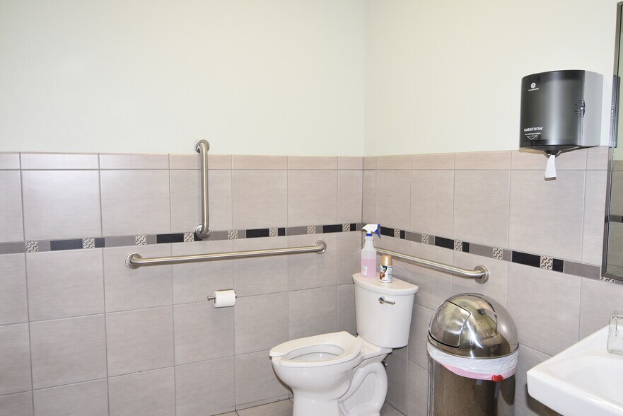 More Photos Of 1716 Warren Ave, Cheyenne Medical For Sale