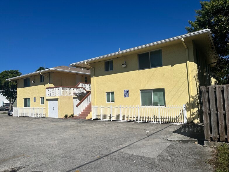 More Photos Of 724 NE 4th St, Hallandale Beach Apartments For Sale