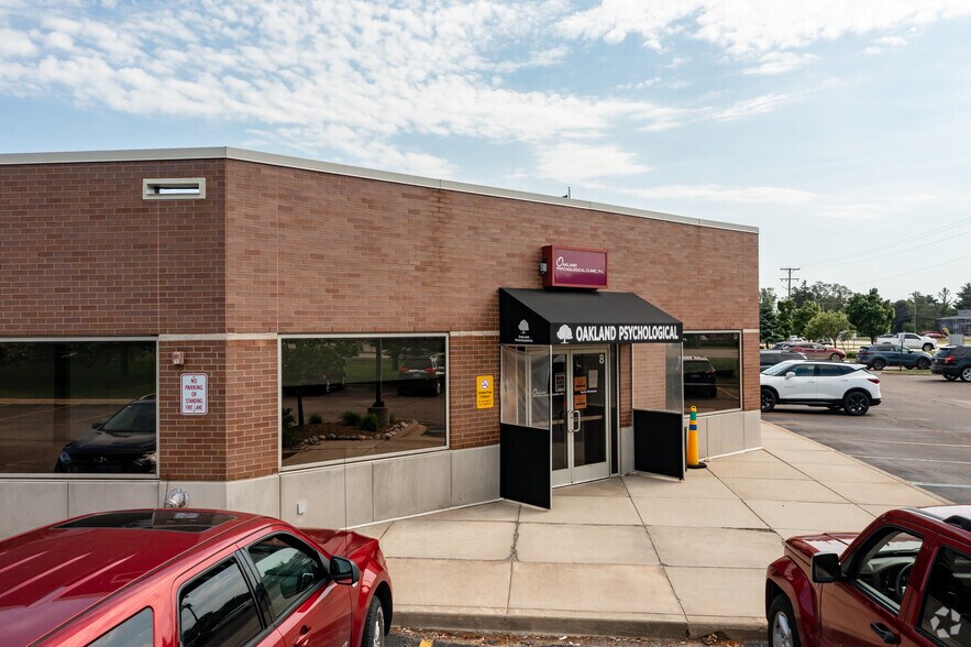 More Photos Of 1455 S Lapeer Rd, Lake Orion Hospital For Lease