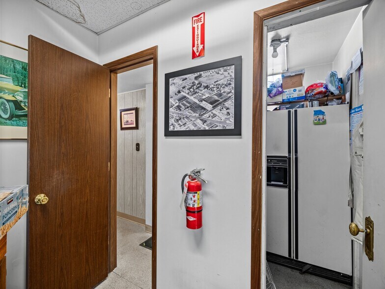 More Photos Of 1840 NE Sandy Blvd, Portland Auto Dealership For Sale