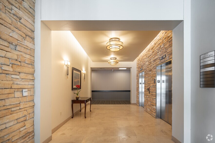 More Photos Of 2800 Shoreline Dr, Denton Medical For Lease