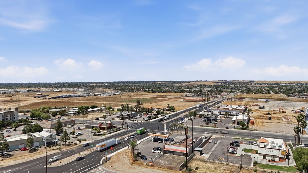 More Photos Of 8101 E Brundage Ln, Bakersfield Service Station For Sale