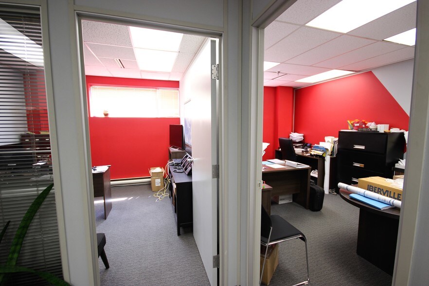 More Photos Of 1701 Woodward Dr, Ottawa Office For Lease