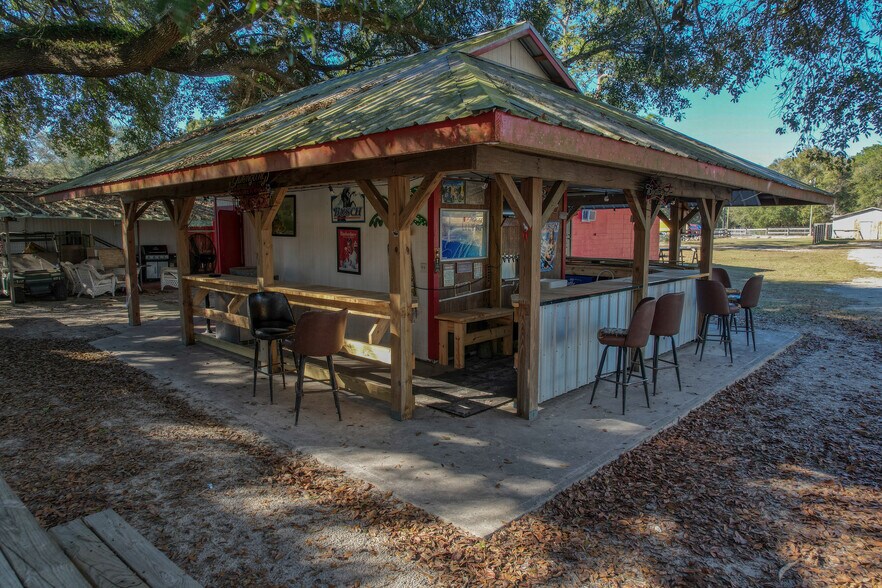 More Photos Of 2451 SE Highway 41, Morriston Bar For Sale