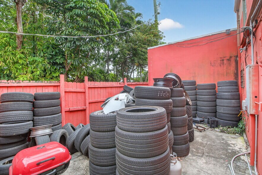 More Photos Of 449 E Okeechobee Rd, Hialeah Warehouse For Sale