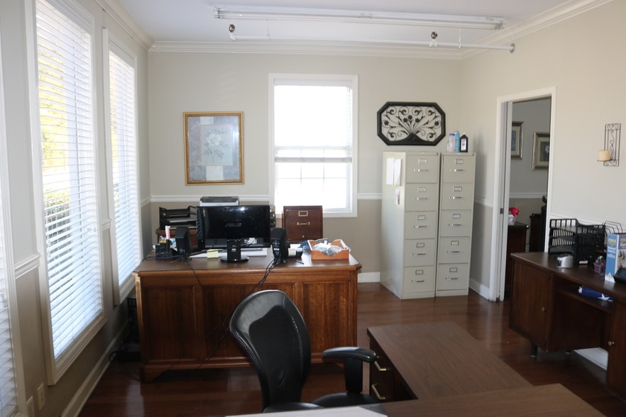 More Photos Of 2415 Lusk St, Guntersville Warehouse For Sale