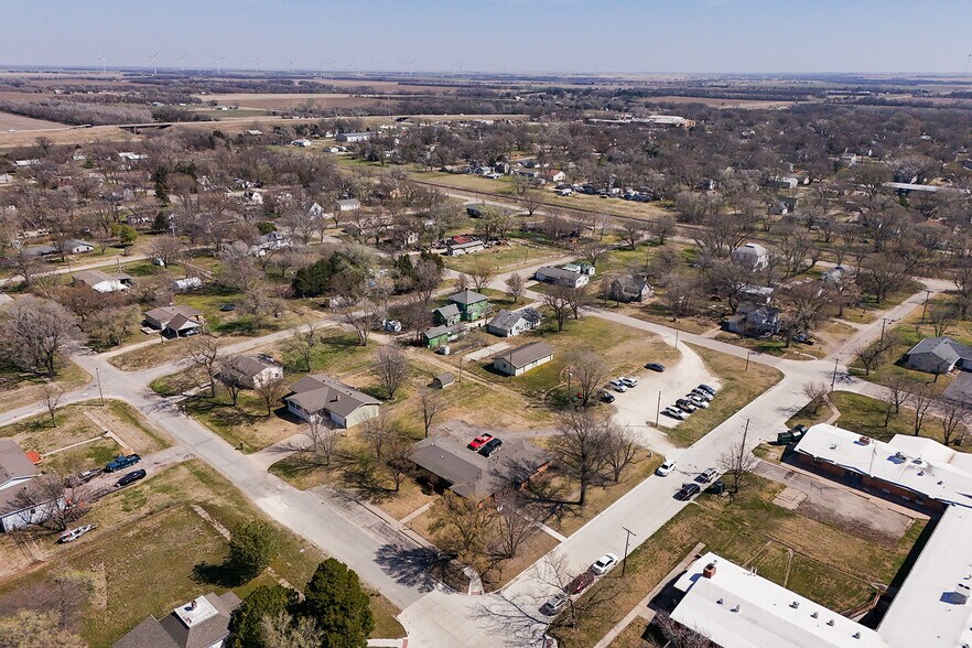 More Photos Of 504 N Poplar St, Peabody Medical For Sale