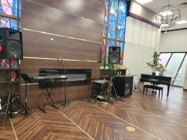 More Photos Of 1440 E 99th St, Brooklyn Medical For Sale