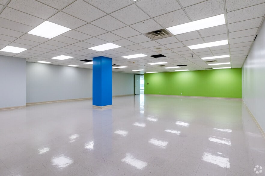 More Photos Of 222 NE Monroe St, Peoria Office For Sale